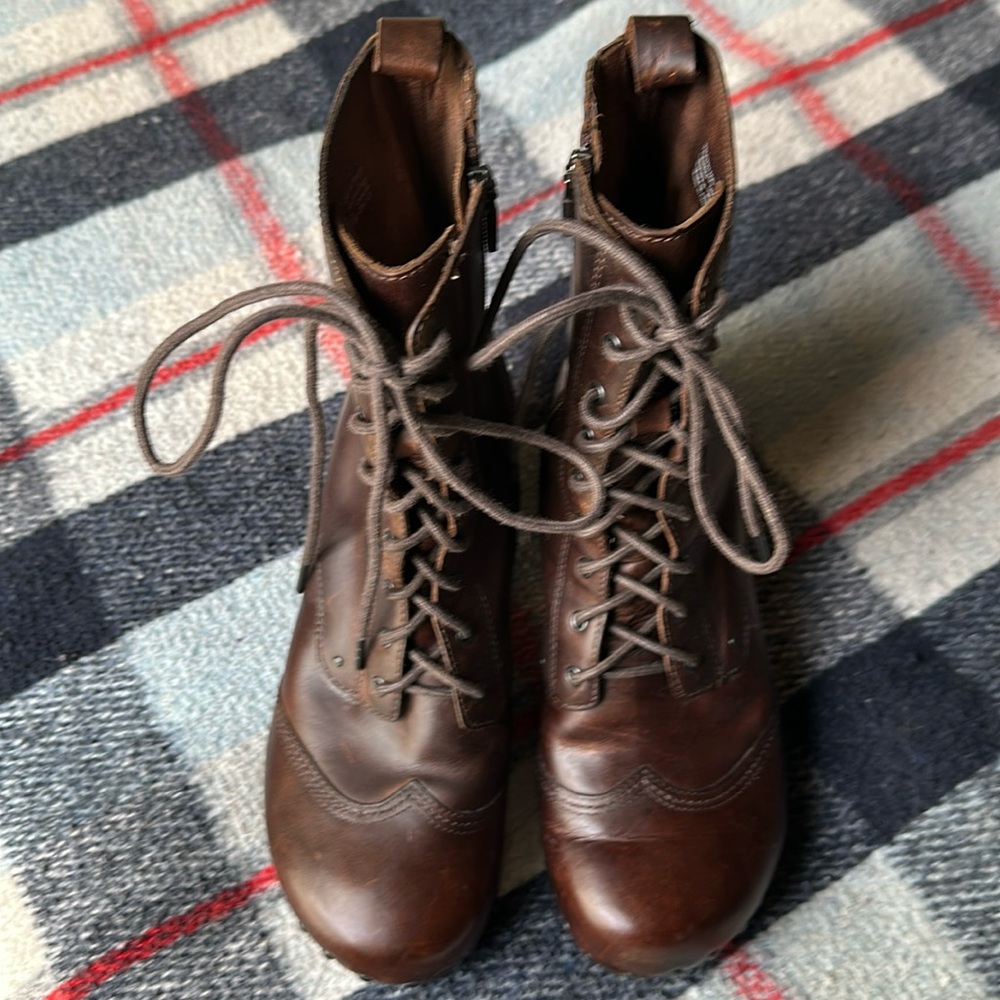 Dansko brown leather lace up boot “Nat” style excellent condition